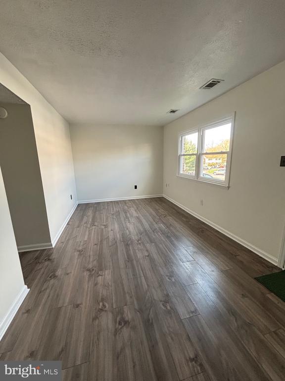 Building Photo - 109 Ash Hollow Dr