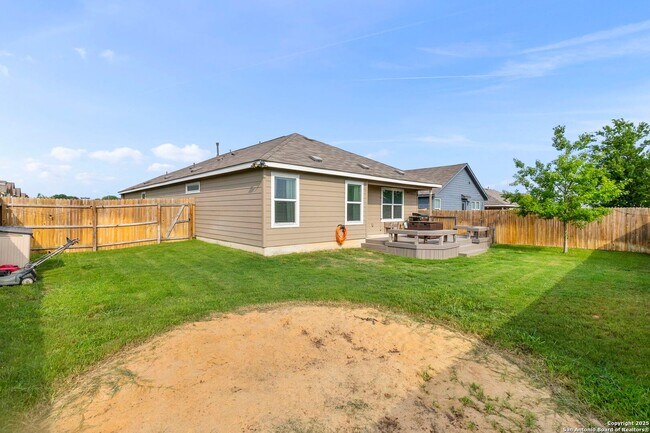Building Photo - BEAUTIFUL 4-BEDROOM, SINGLE-STORY HOME IN ...