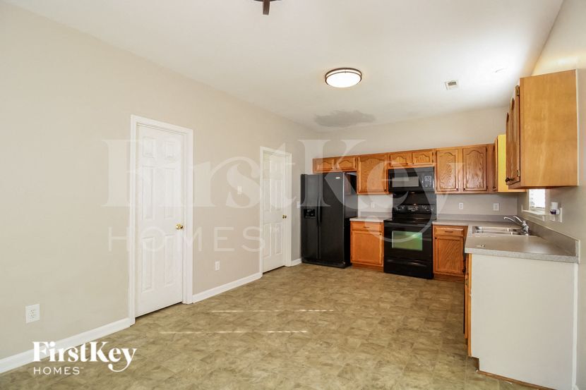 Building Photo - 225 Brycewood Dr