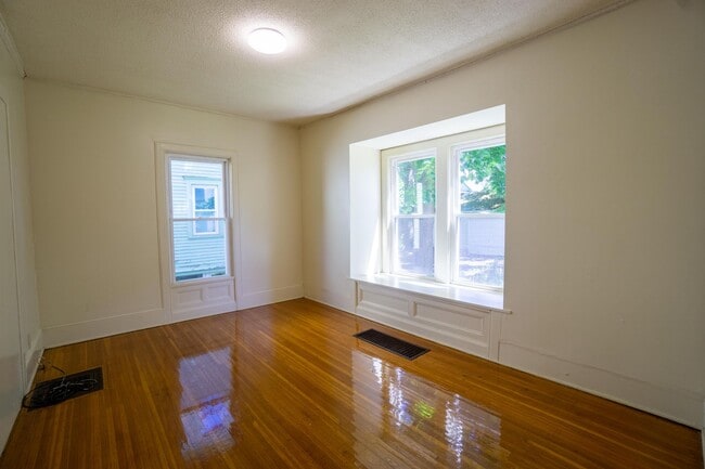 Building Photo - 126 Harvard Pl
