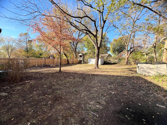 Building Photo - Fenced Home In Convenient Location