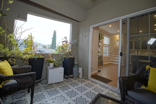 Building Photo - 10929 Landale St