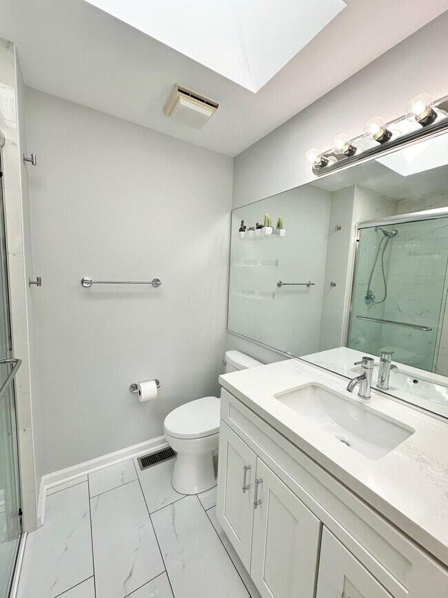 Building Photo - 224 Charlotte Pl