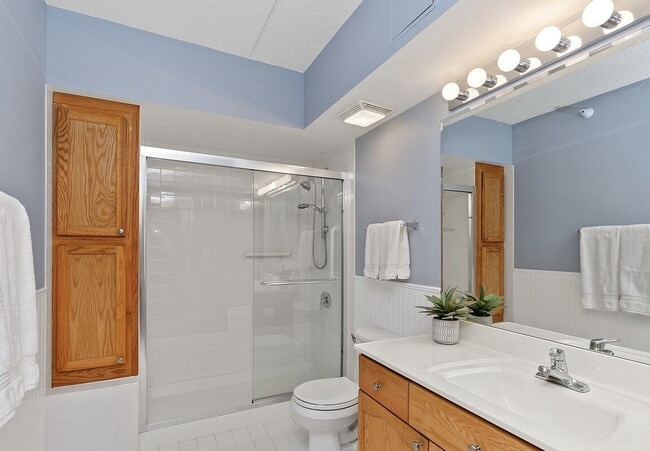 Building Photo - "Spacious 1-Bedroom Retreat with Granite T...