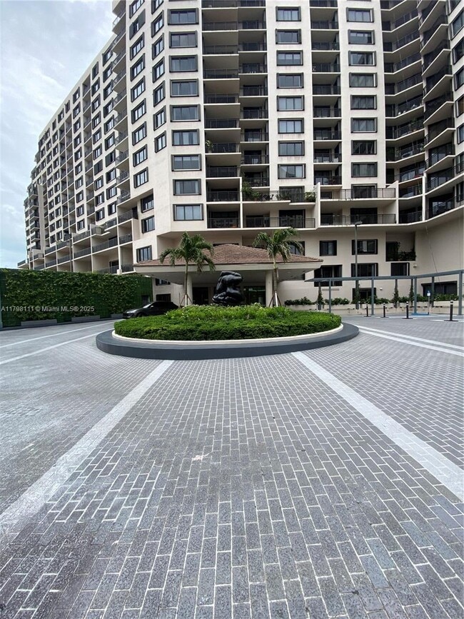 Building Photo - 540 Brickell Key Dr
