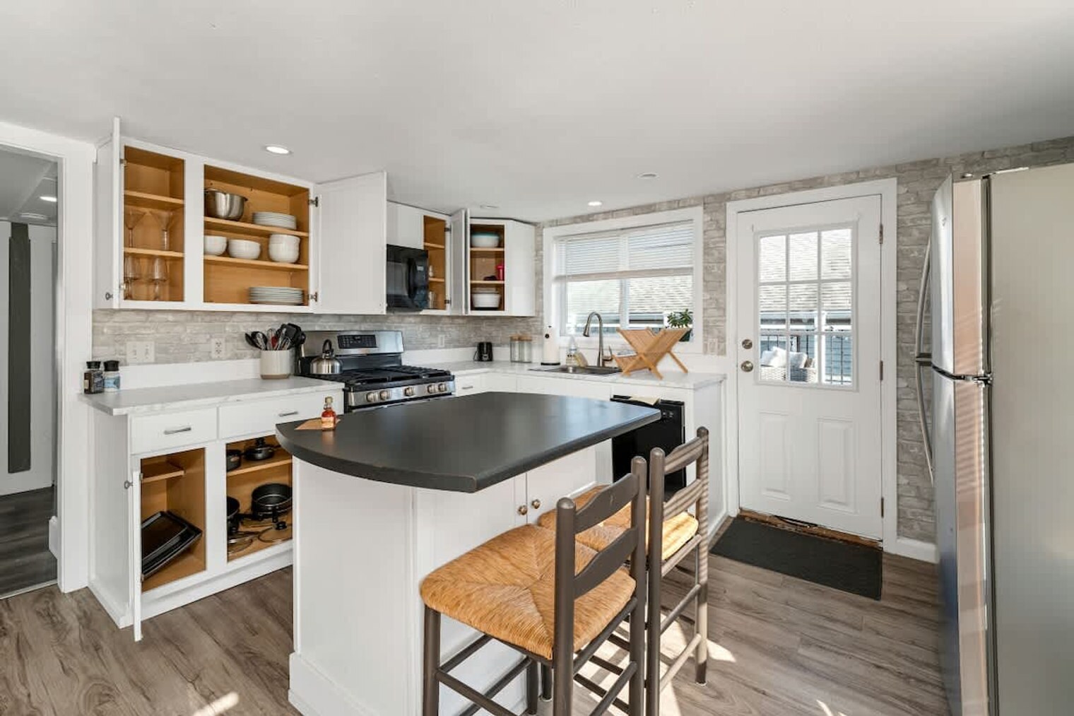 Building Photo - 9 Cole St