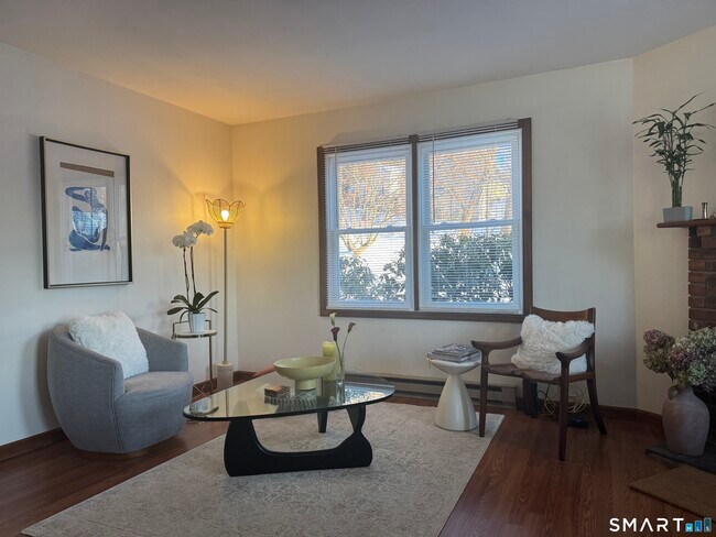 Building Photo - 83 Valley Dr