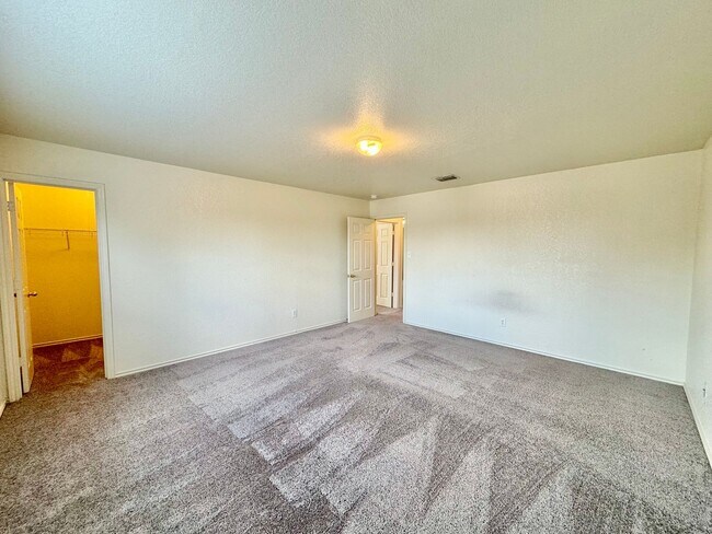 Building Photo - *COMING SOON*  Beautifully Designed Two-Story Home with Loft and Garden Tub!