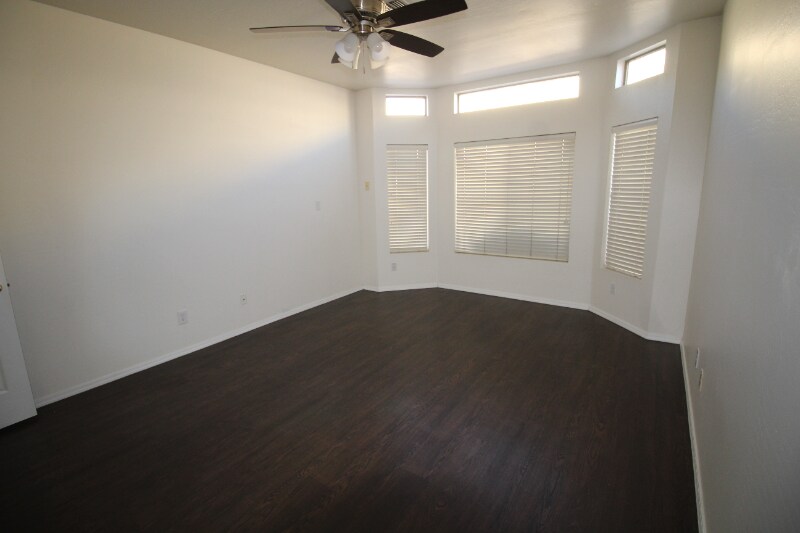 Building Photo - 440 S Val Vista Dr