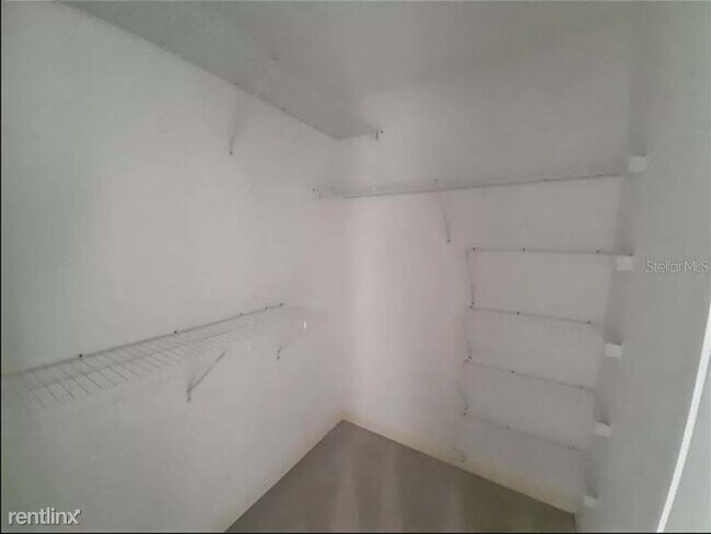 Building Photo - 6495 Shoreline Dr