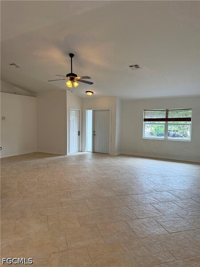 Building Photo - 1371 14th Ave NE