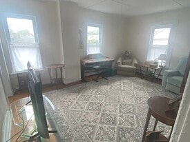 Building Photo - 114 Main St