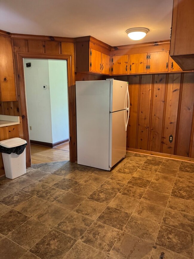 Building Photo - Fantastic Location & Price