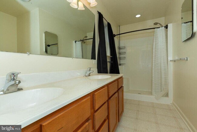 Building Photo - 3311 Mission Rd