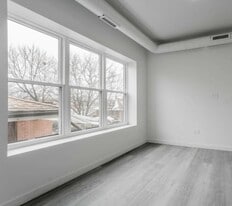 Building Photo - 1706 W Glenlake Ave