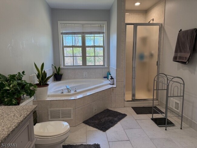 Building Photo - 1704 Bergen Ct