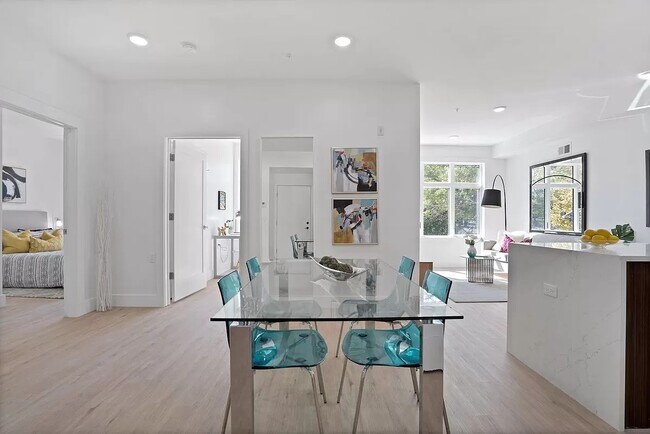 Building Photo - 276 Duncan Ave