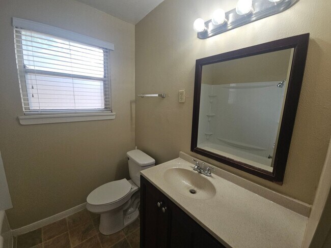 Building Photo - Cozy 2 bedroom 1 bathroom house with 1 car garage in North Richland Hills
