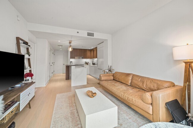 Building Photo - 1000 Maxwell Ln