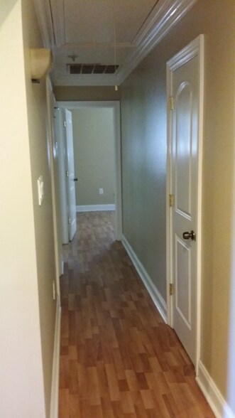 Building Photo - 2300 Campagna Dr