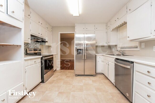 Building Photo - 30 Cotton Cir