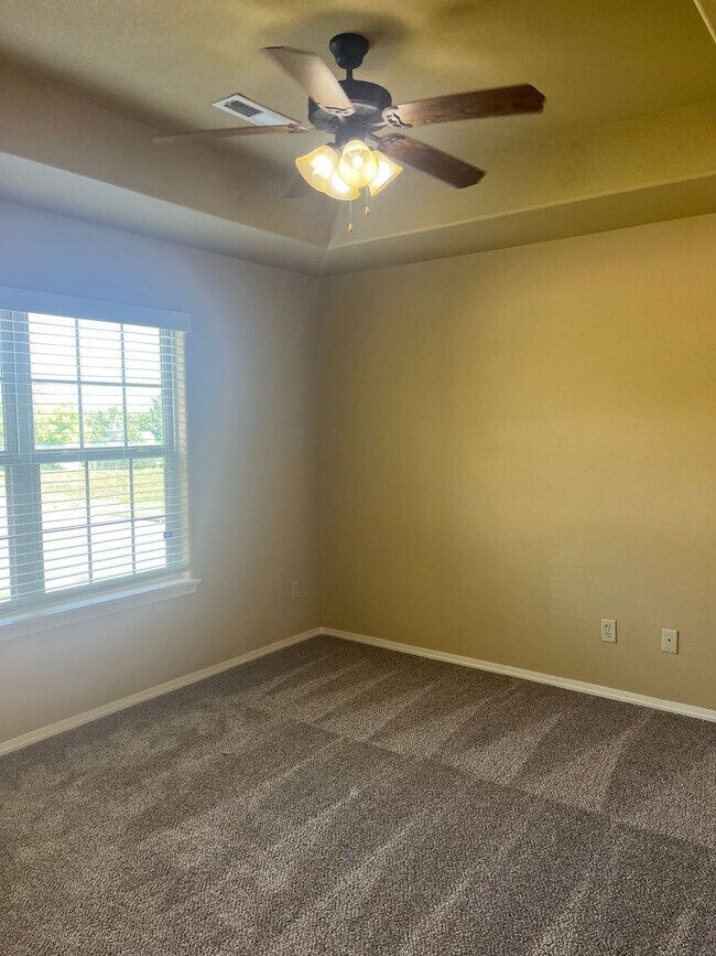 Building Photo - Great 3 Bedroom!