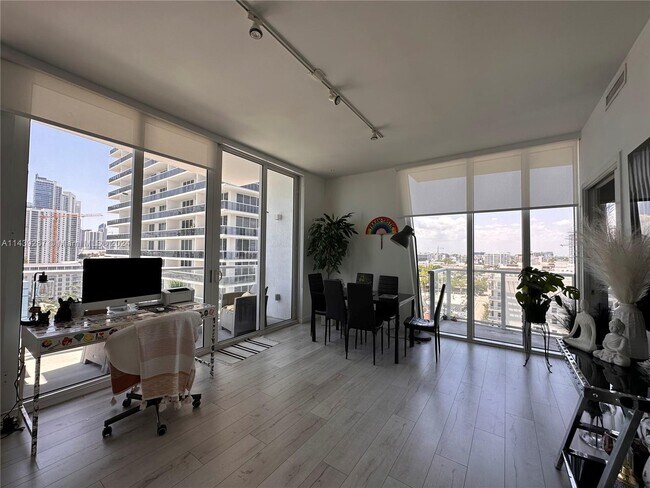 Building Photo - 601 NE 27th St