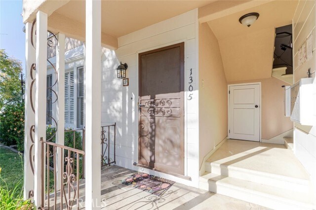 Building Photo - 1305 E Glenoaks Blvd