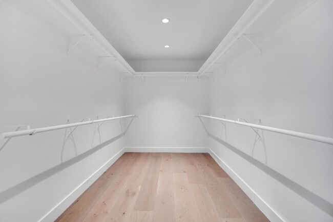 Building Photo - 6814 N 72nd Pl