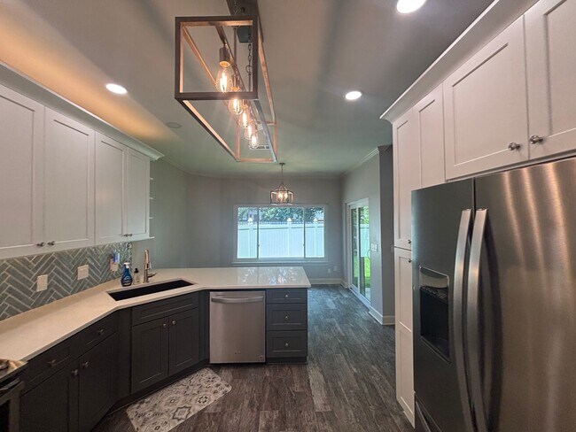 Building Photo - 826 Boulevard of the Champions