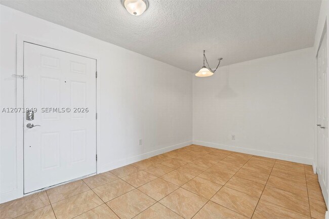 Building Photo - 9375 Fontainebleau Blvd
