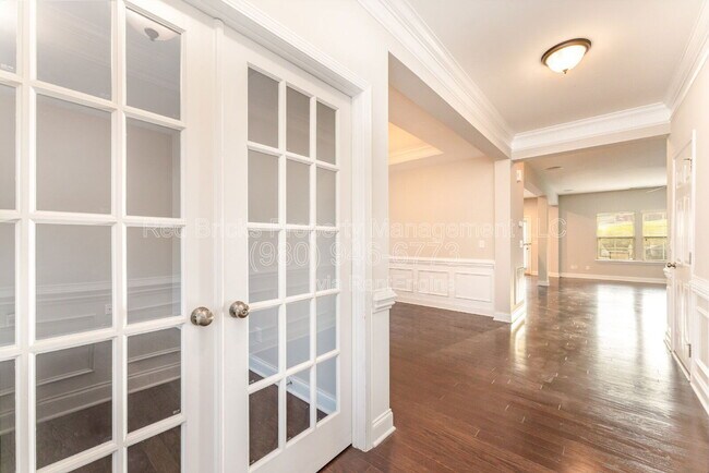 Building Photo - 2288 Barrowcliffe Dr NW