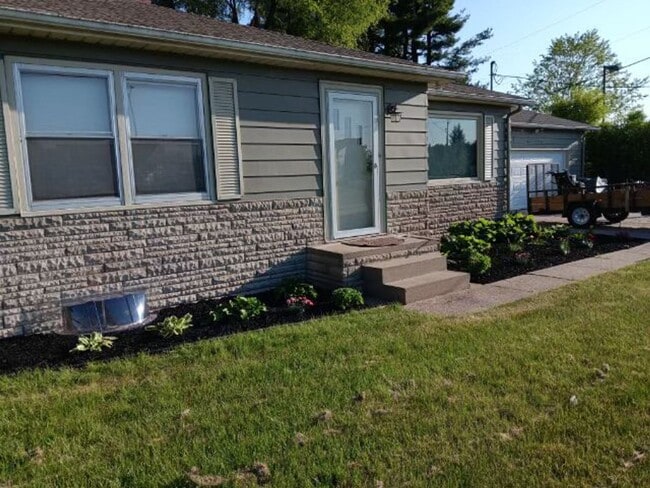 Building Photo - Upgraded Ranch Style Home in South Bend, IN
