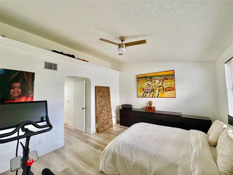 Building Photo - 4832 Grapevine Way