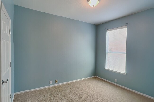 Building Photo - 15832 Coyote Hill Dr