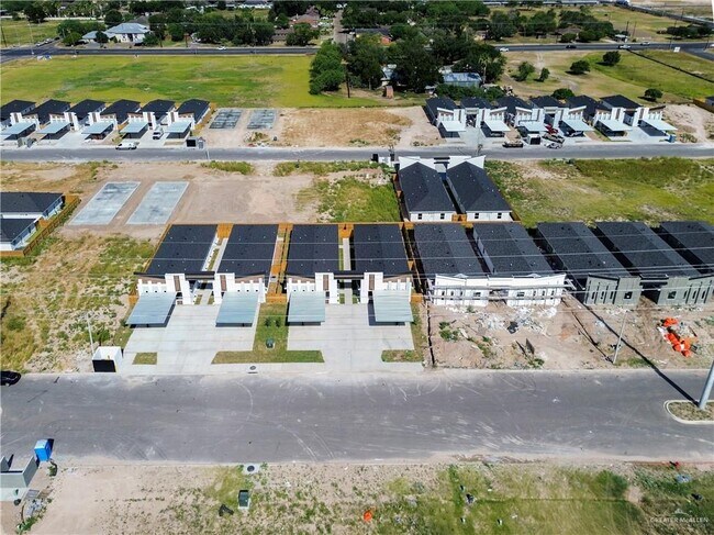 Building Photo - 604 N Onyx Ave