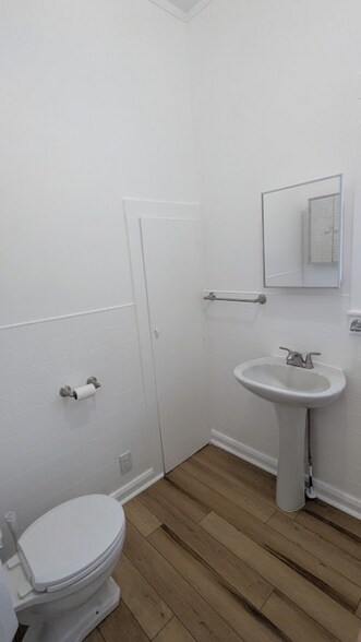 Building Photo - 112 E Orange Ave