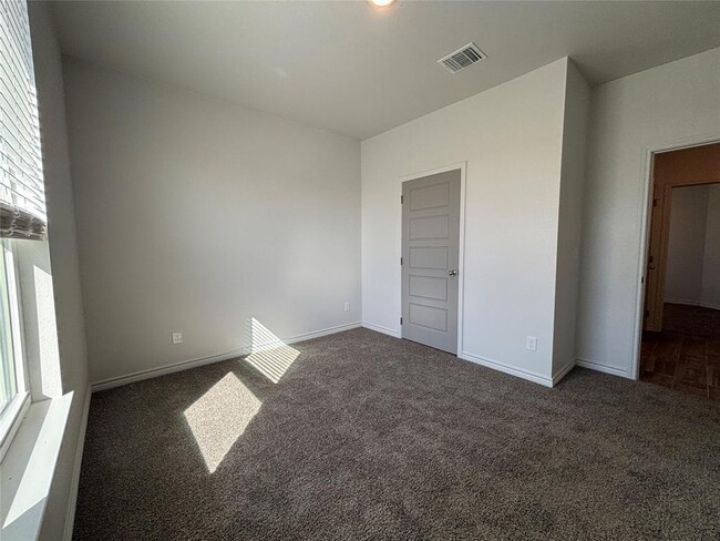 Building Photo - 722 Freedom Cir