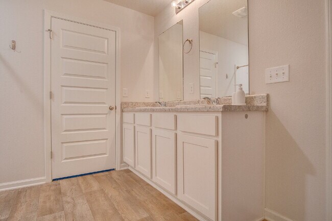 Building Photo - Spacious 5BR Near NAS – Military Half Deposit & $500 Off First Month!