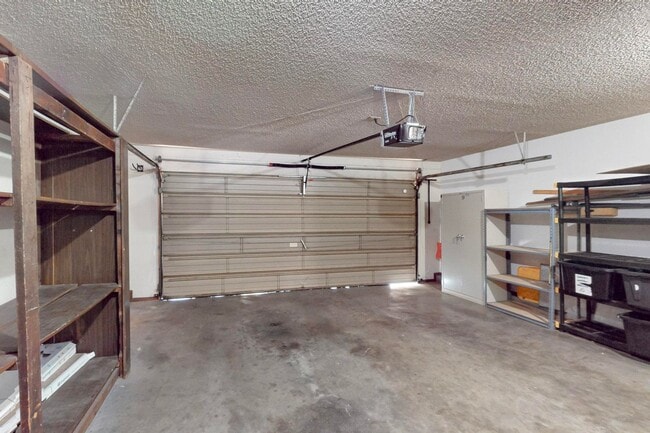 Building Photo - NE Brick Ranch 3/Bd 2/Ba 2 Cg 1782/sf