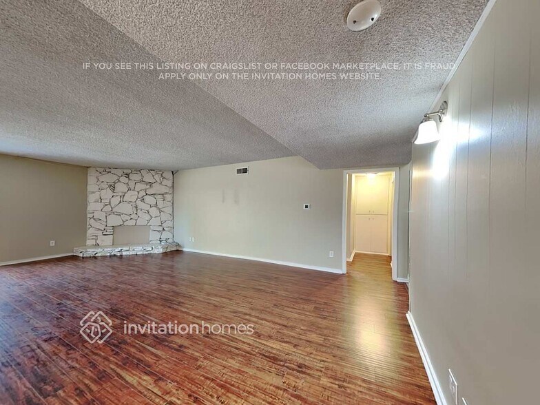 Building Photo - 15857 Liggett St