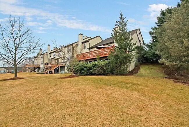 Building Photo - 2301 Vroom Dr