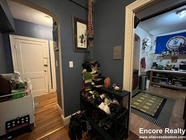 Building Photo - 1555 Beacon St