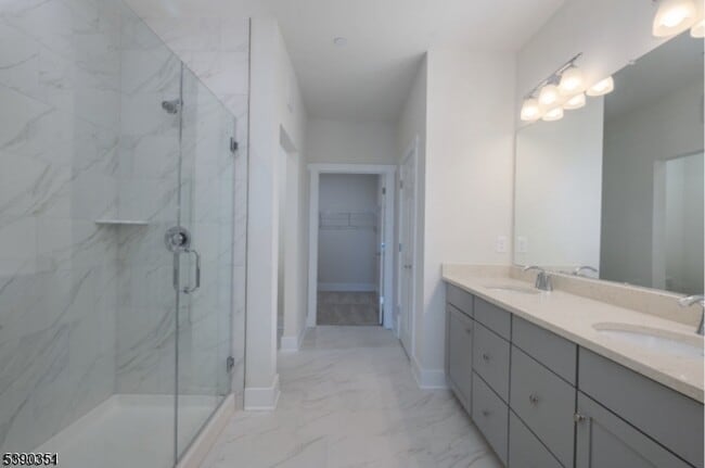 Building Photo - 2 Vanderbilt Blvd