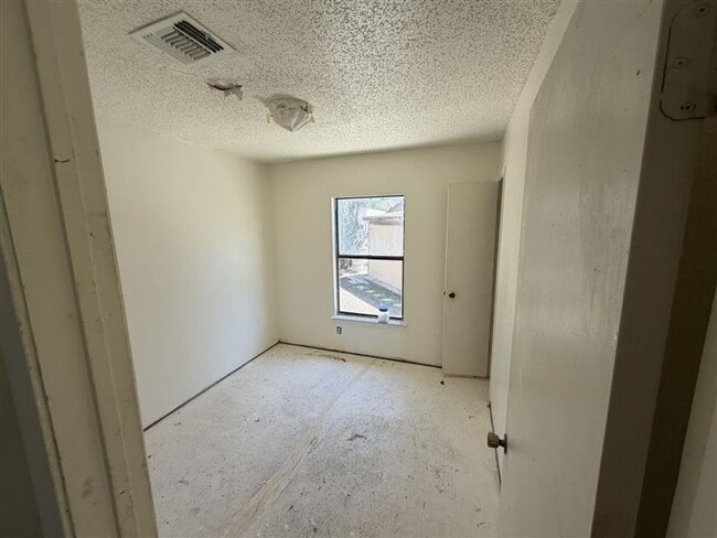 Building Photo - Large 3/2 with attached garage