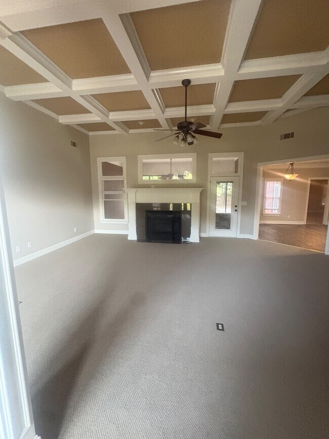 Building Photo - 860 Streamside Dr