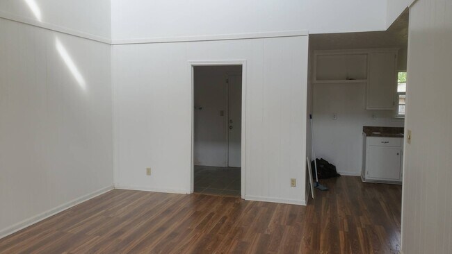 Building Photo - 3357 Meadow Ln