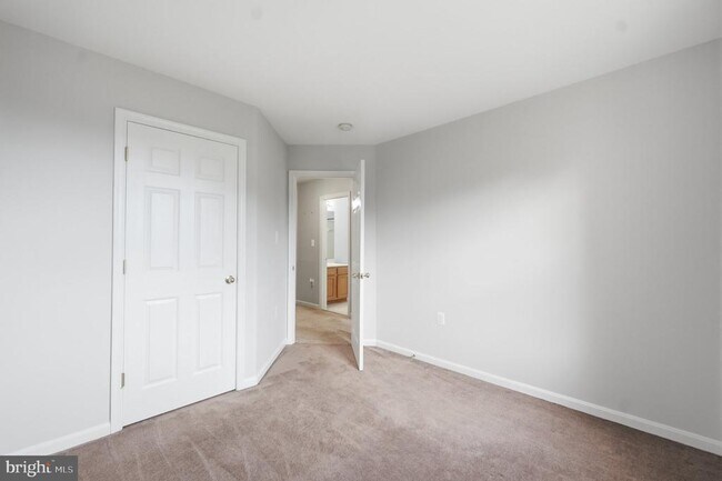 Building Photo - 899 Stonefield Square NE