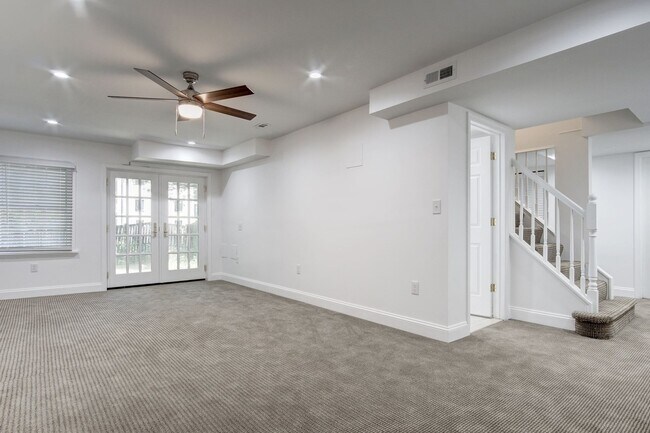 Building Photo - Updated 4 BD, 3.5 BA Stately Colonial on Kalmia RD in NW DC!!