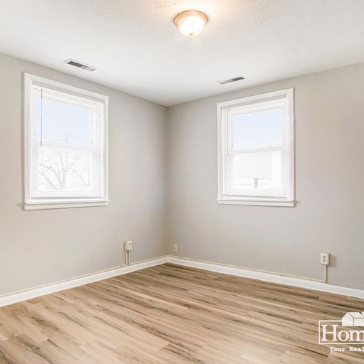 Building Photo - Charming two-bedroom, one-bath home offering a comfortable layout with ample natural light